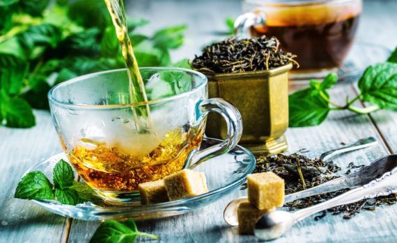 3 bienfaits du thé vert au jasmin (+ comment le préparer)
